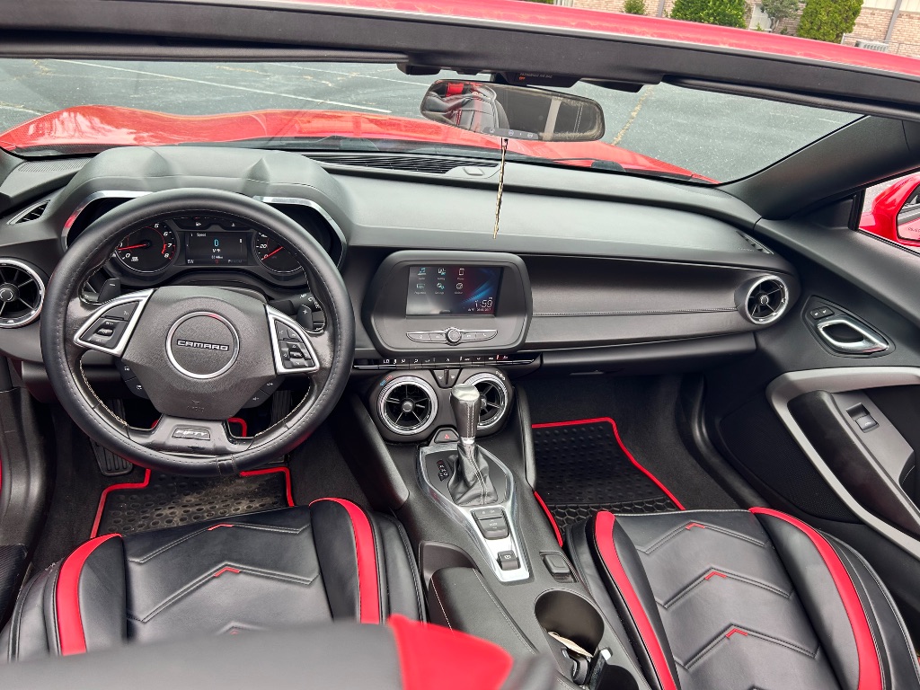 2017 Chevrolet Camaro 1LT - Photo 8