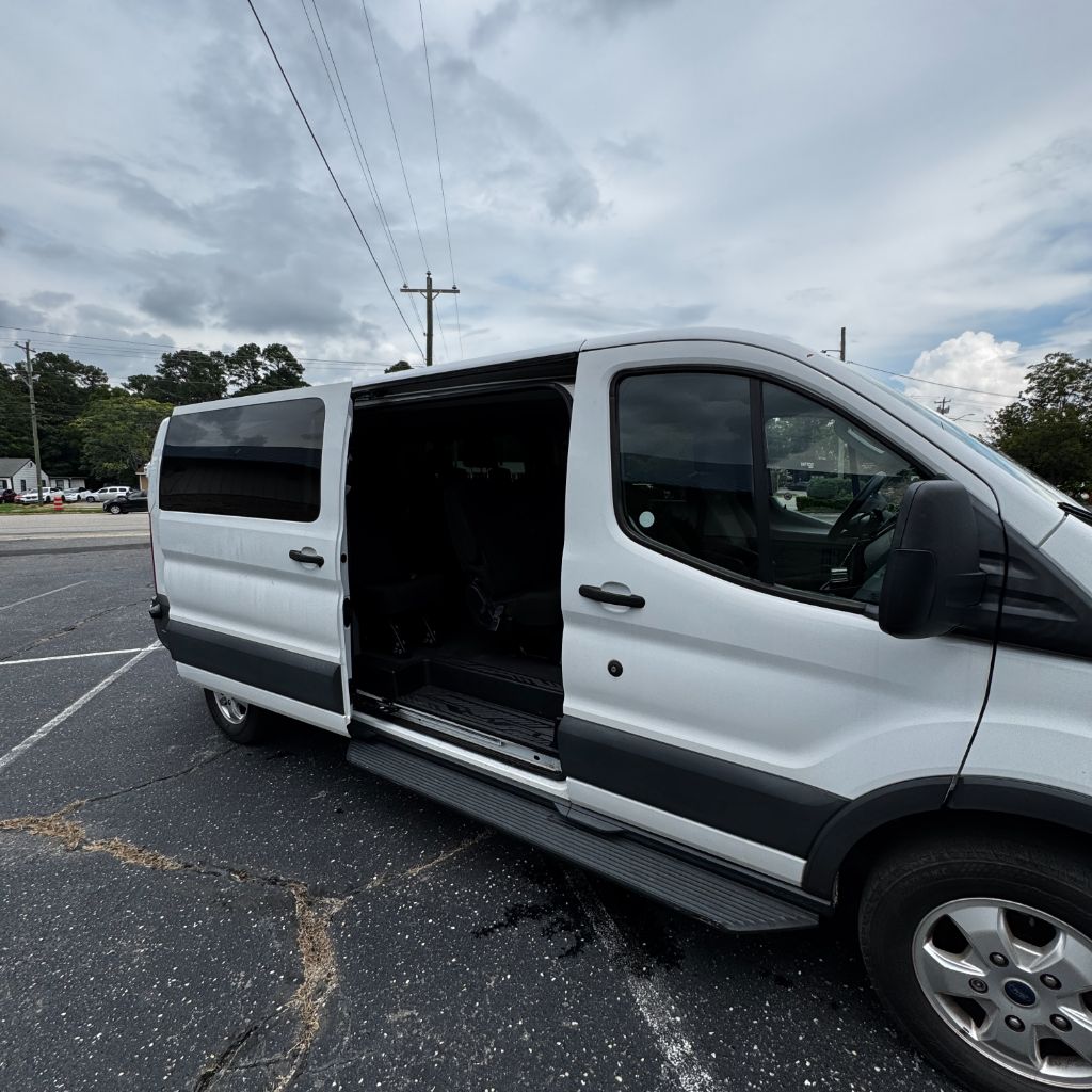 2018 Ford Transit Wagon XLT - Photo 9